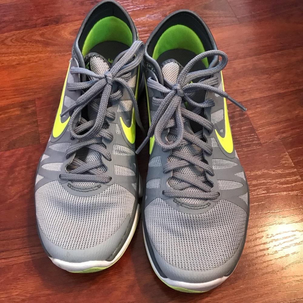 Nikes - Picture 3 of 4
